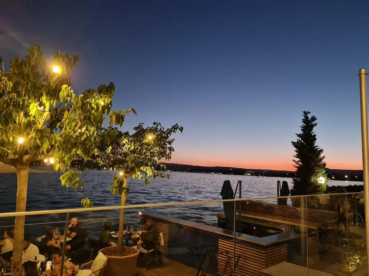 T2, Balcon, Centre Et Lac, Garage, 73M2, Calme Chic Γαλλία